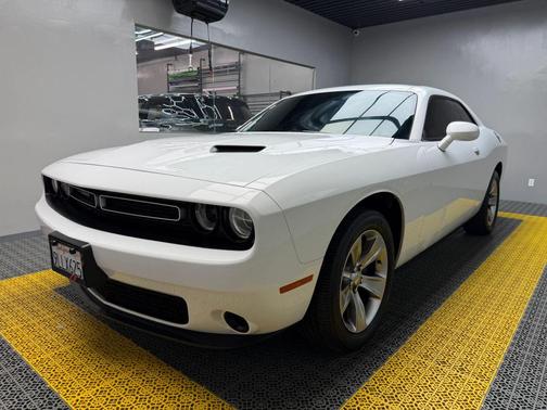 White Knuckle Clearcoat 2020 Dodge Challenger SXT