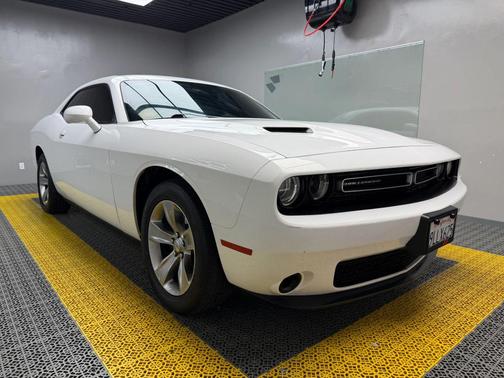 White Knuckle Clearcoat 2020 Dodge Challenger SXT