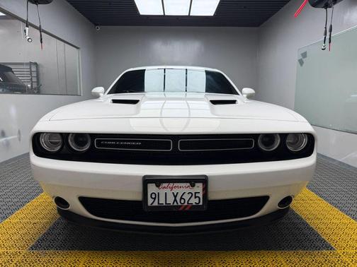 White Knuckle Clearcoat 2020 Dodge Challenger SXT