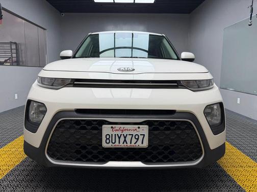 White 2021 Kia Soul S Wagon 4D
