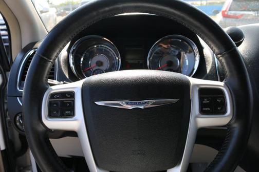 2014 Chrysler Town & Country Touring-L