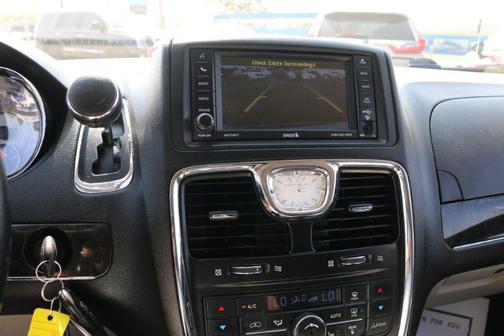 2014 Chrysler Town & Country Touring-L