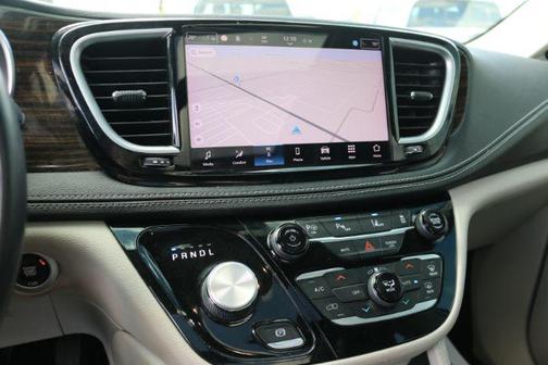 2022 Chrysler Pacifica Hybrid Limited