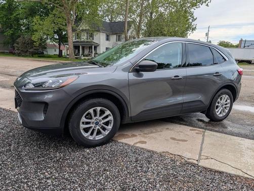 Carbonized Gray 2022 Ford Escape SE