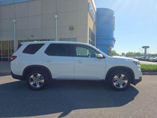 Platinum White Pearl 2025 Honda Pilot