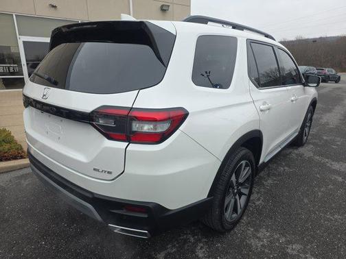 2023 Honda Pilot AWD Elite