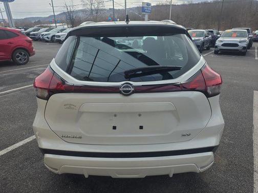 2022 Nissan Kicks SV