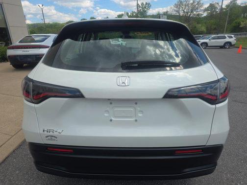 Platinum White Pearl 2024 Honda HR-V LX