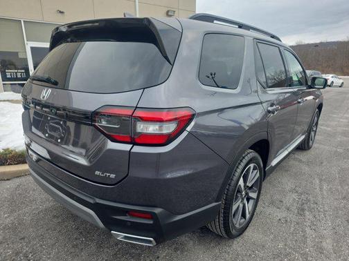2023 Honda Pilot AWD Elite