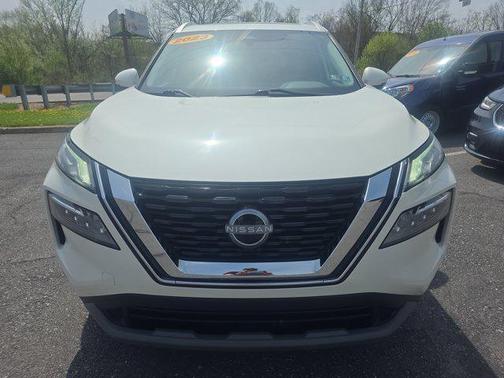 Pearl White Tricoat 2023 Nissan Rogue SV