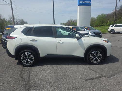 Pearl White Tricoat 2023 Nissan Rogue SV