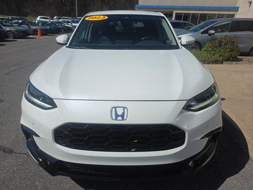 White 2023 Honda HR-V EX-L