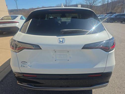 White 2023 Honda HR-V EX-L