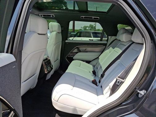 2025 Land Rover Range Rover Sport SE