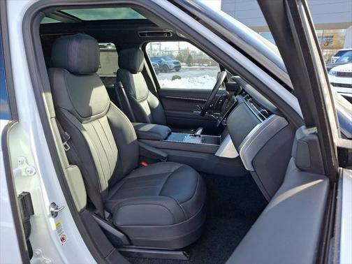 2025 Land Rover Range Rover P530 SE