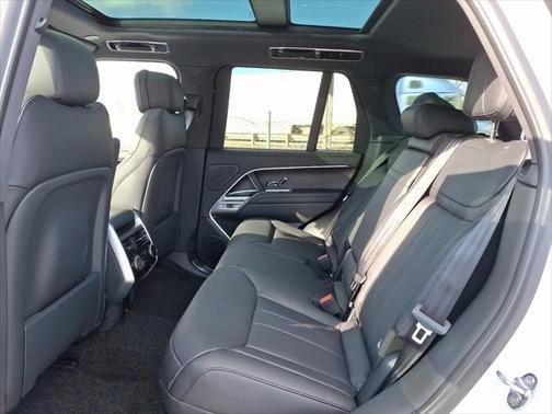 2025 Land Rover Range Rover P530 SE