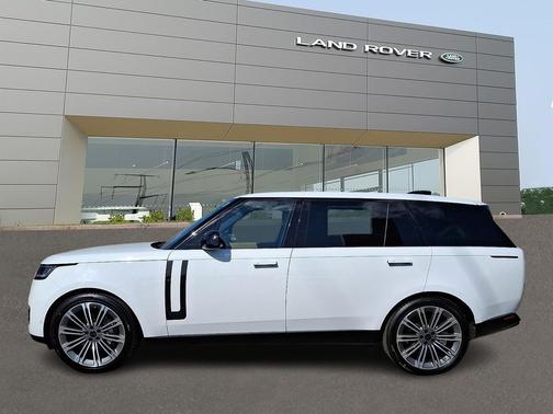 Fuji White 2026 Land Rover Range Rover P400 SE 7 Seat