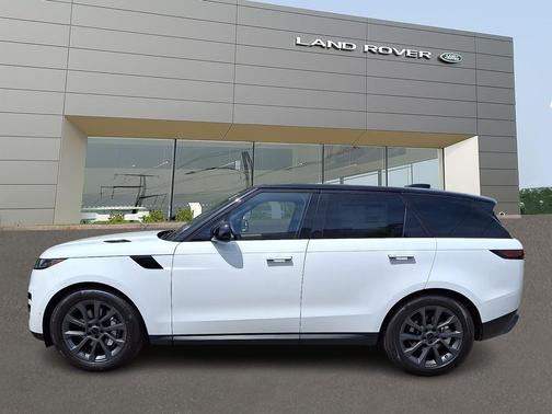 Fuji White 2026 Land Rover Range Rover Sport SE