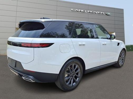 Fuji White 2026 Land Rover Range Rover Sport SE