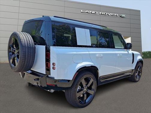 2025 Land Rover Defender 110 P400 X-Dynamic SE