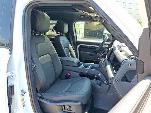 2025 Land Rover Defender 110 P400 X-Dynamic SE