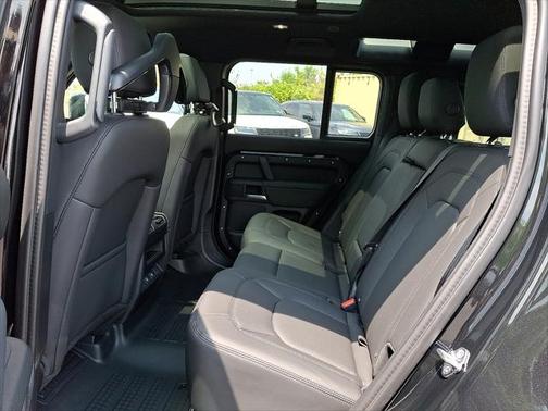 2025 Land Rover Defender 110 P300