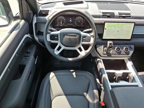 2025 Land Rover Defender 110 P300