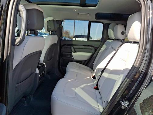 2025 Land Rover Defender 110 P400 X-Dynamic SE