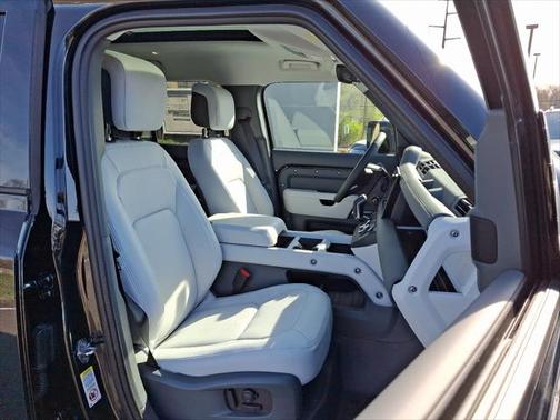 2025 Land Rover Defender 110 P400 X-Dynamic SE