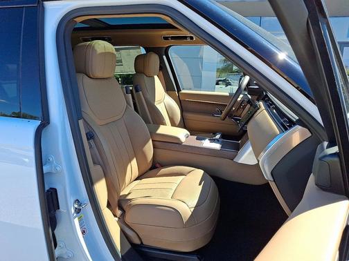 2025 Land Rover Range Rover P400 SE