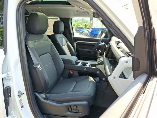 2025 Land Rover Defender 110 P300