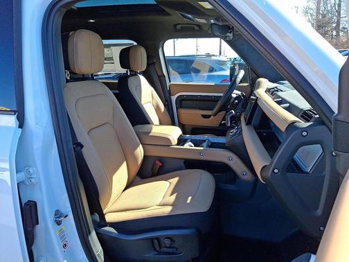2025 Land Rover Defender 110 V8