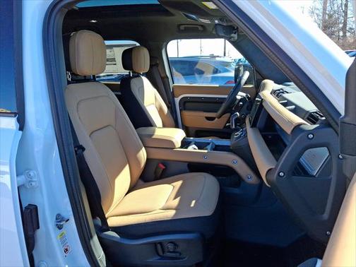 2025 Land Rover Defender 110 V8