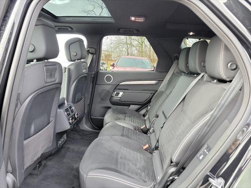 2023 Land Rover Discovery P300 S R-Dynamic