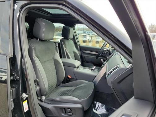 2023 Land Rover Discovery P300 S R-Dynamic