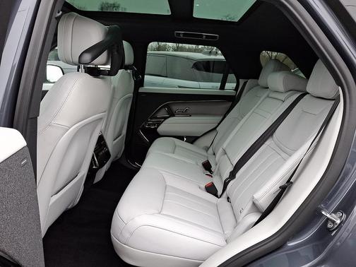 2026 Land Rover Range Rover Sport SE