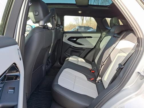 2026 Land Rover Range Rover Evoque Dynamic SE