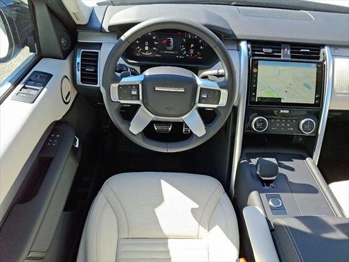2025 Land Rover Discovery P360 Dynamic SE