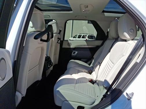 2025 Land Rover Discovery P360 Dynamic SE