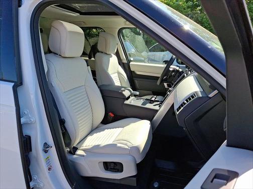 2025 Land Rover Discovery P360 Dynamic SE