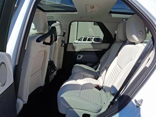 2025 Land Rover Discovery P360 Dynamic SE