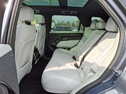 Varesine Blue Metallic 2026 Land Rover Range Rover Sport SE