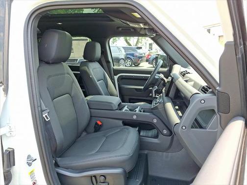 2025 Land Rover Defender 110 P400 X-Dynamic SE