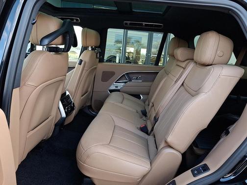 2026 Land Rover Range Rover P400 SE 7 Seat