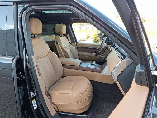2026 Land Rover Range Rover P400 SE 7 Seat