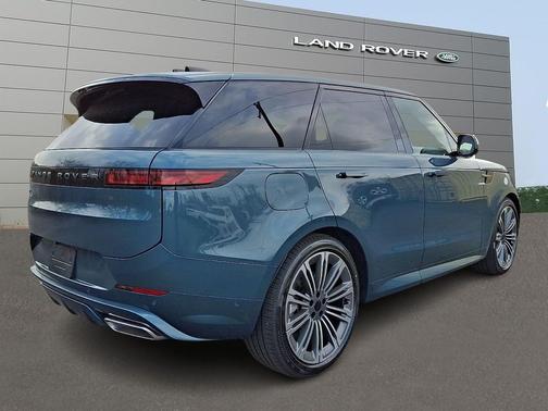 Giola Green Metallic 2026 Land Rover Range Rover Sport SE