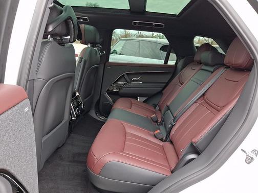 2026 Land Rover Range Rover Sport SE