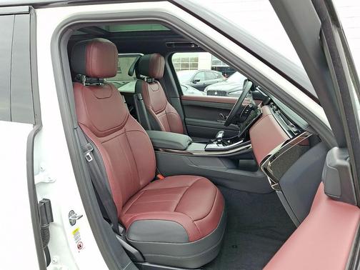 2026 Land Rover Range Rover Sport SE