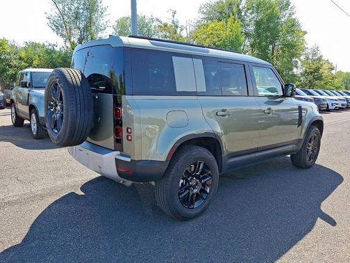 2025 Land Rover Defender 110 P300