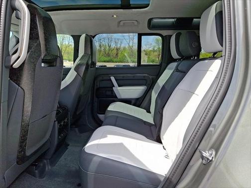 2025 Land Rover Defender P635 OCTA Edition One